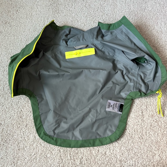 Backcountry X Petco Dog Rain Jacket - Picture 2 of 6